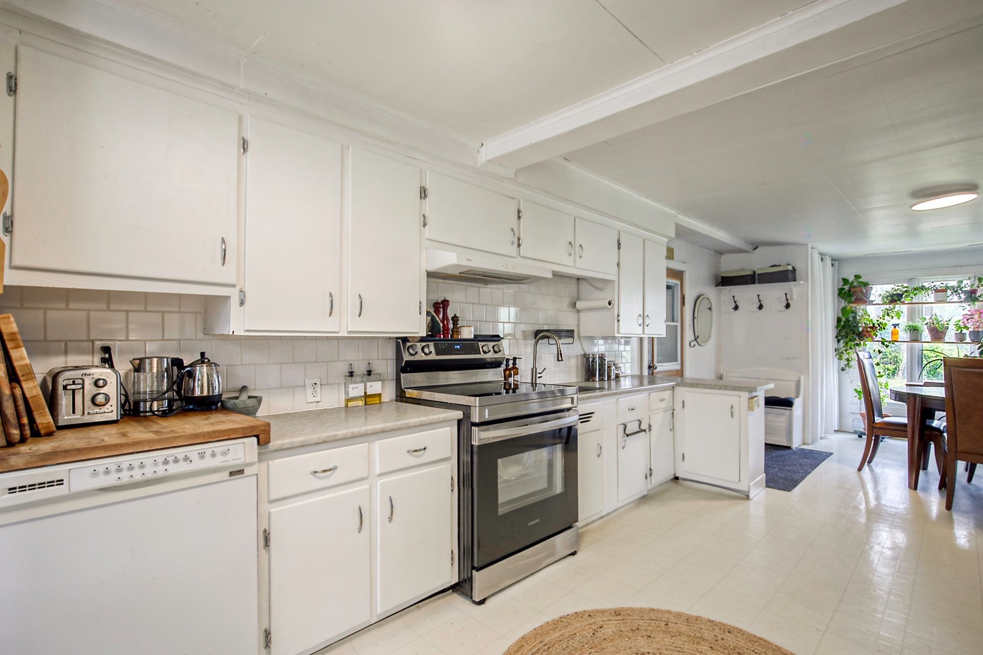 









385


Rue St-Pierre

,
Saint-Constant,




QC
J5A0M7

