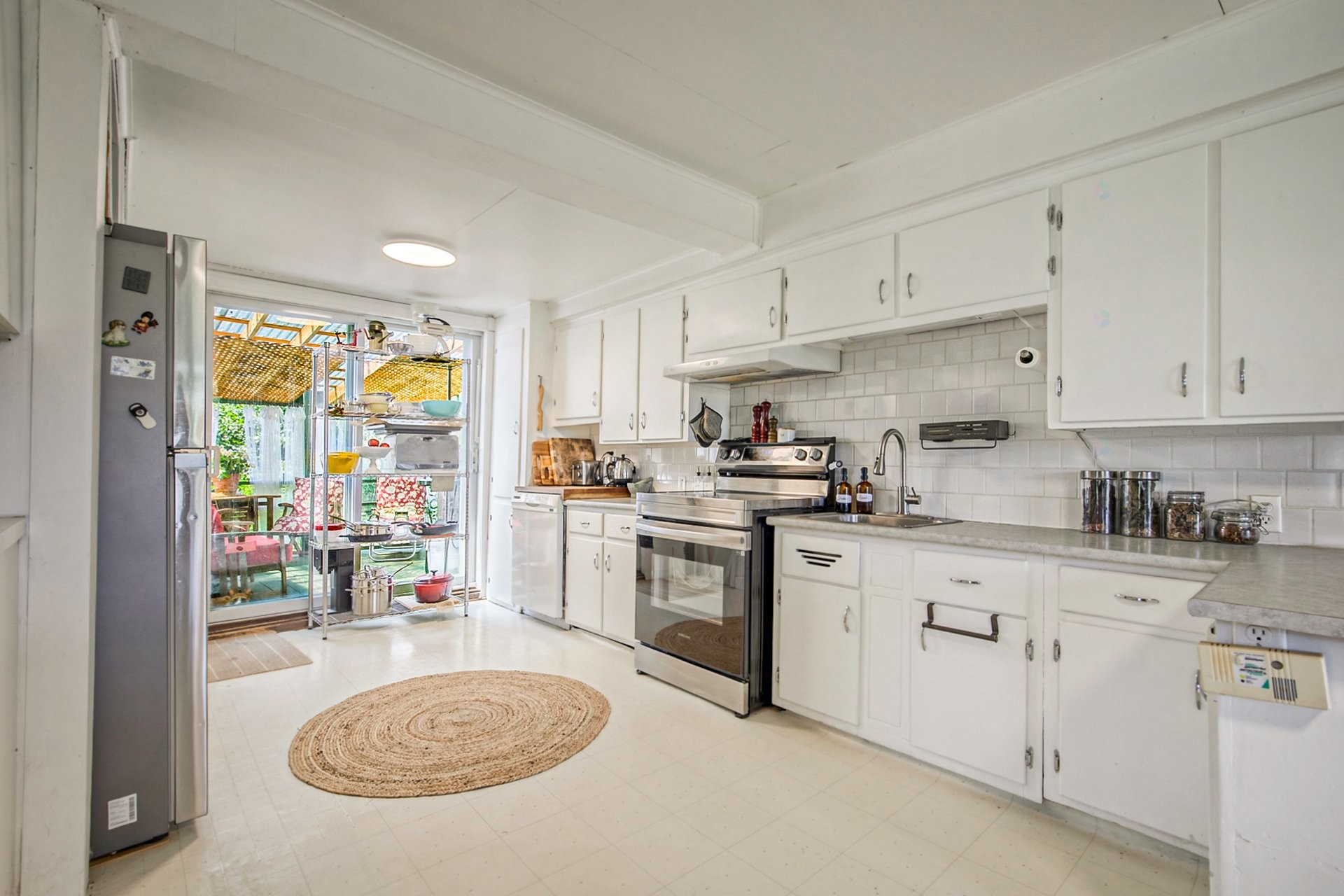 









385


Rue St-Pierre

,
Saint-Constant,




QC
J5A0M7

