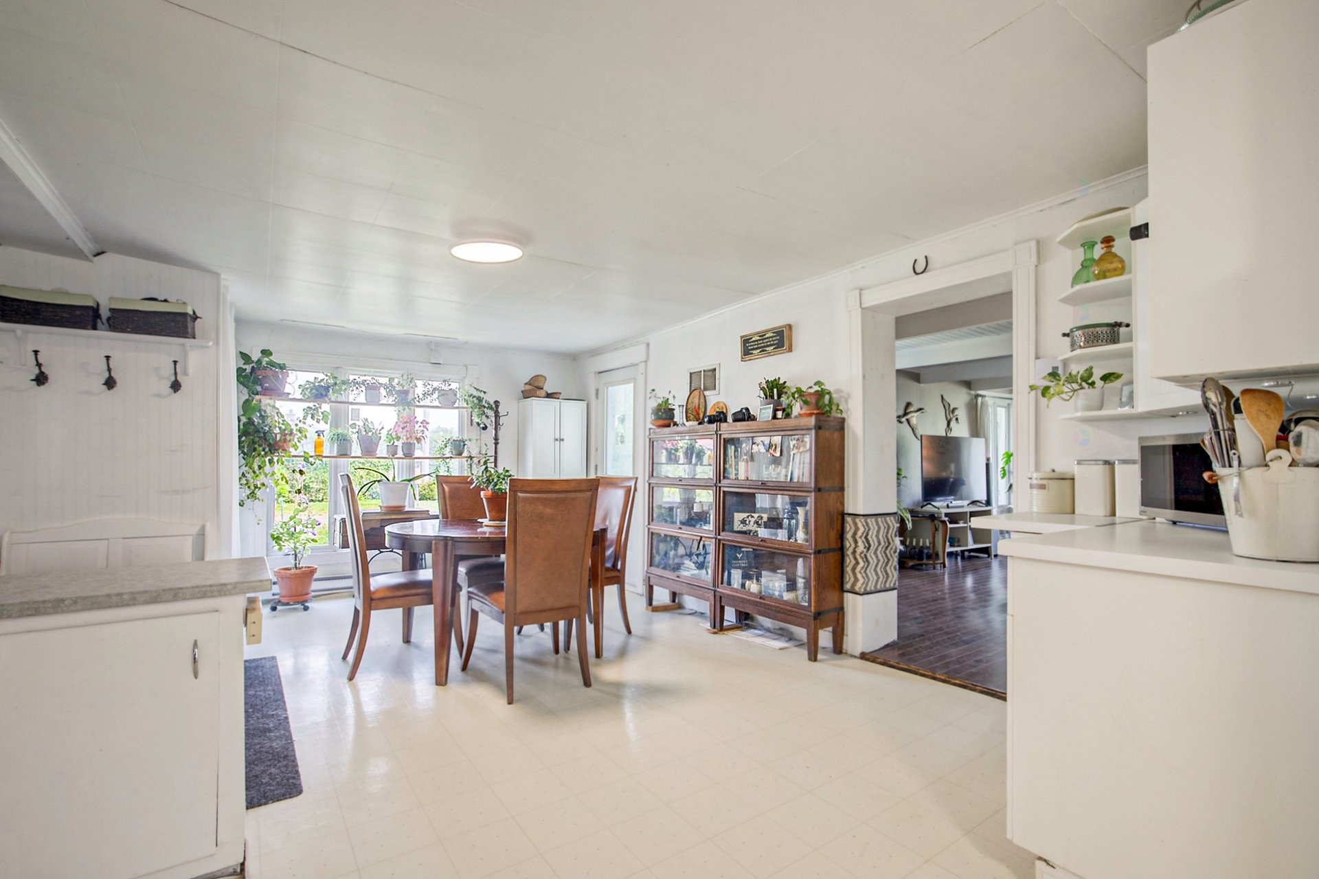 









385


Rue St-Pierre

,
Saint-Constant,




QC
J5A0M7

