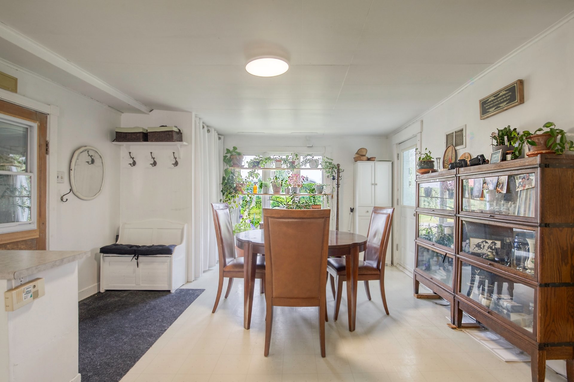 









385


Rue St-Pierre

,
Saint-Constant,




QC
J5A0M7

