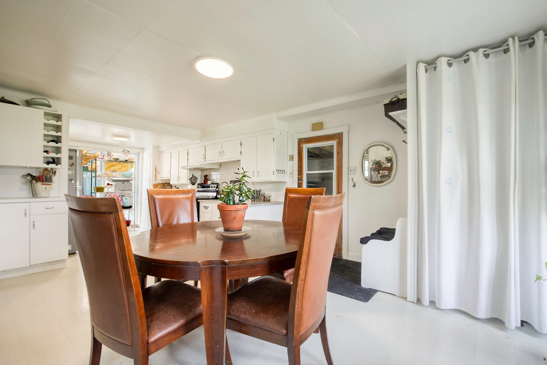 









385


Rue St-Pierre

,
Saint-Constant,




QC
J5A0M7

