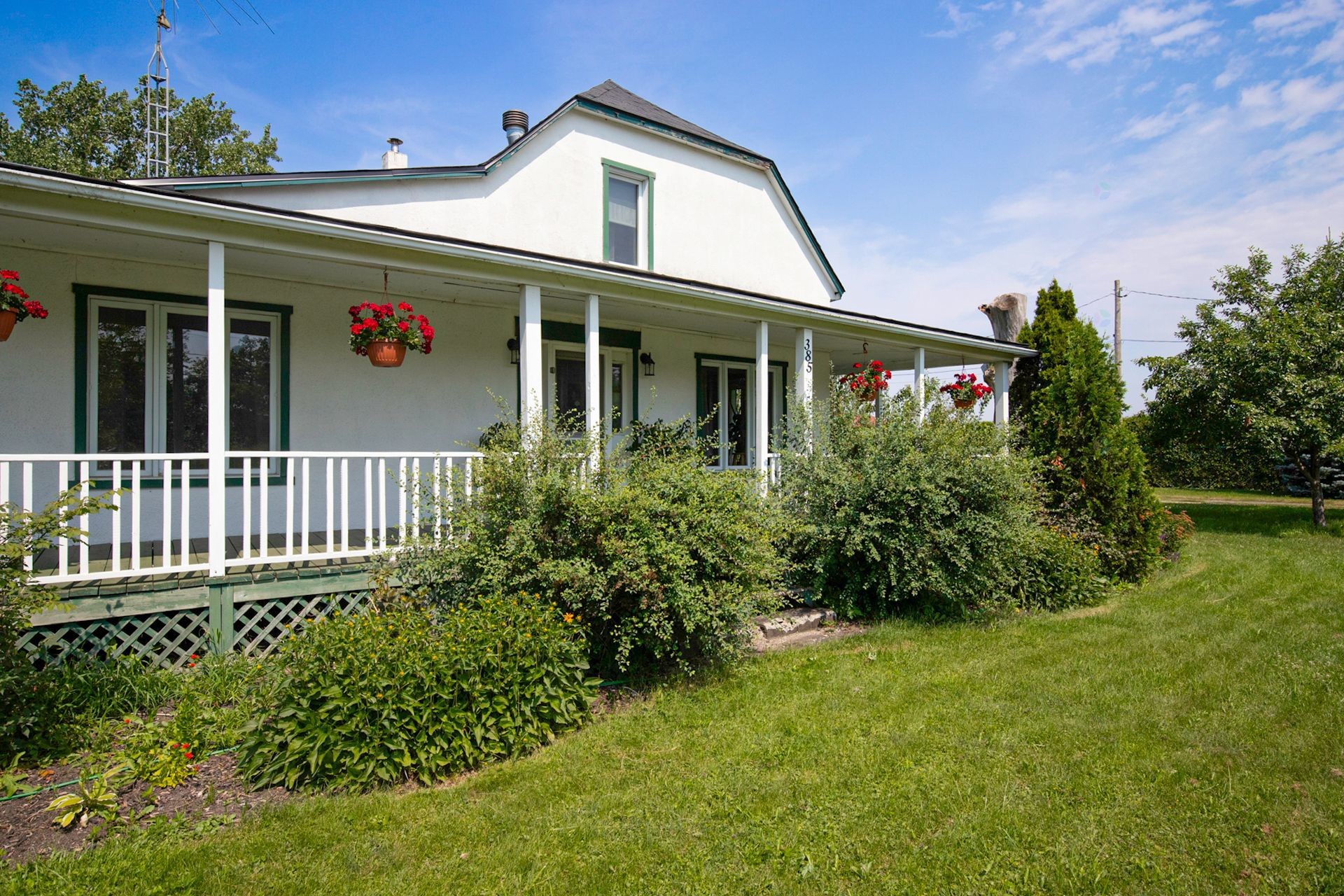 









385


Rue St-Pierre

,
Saint-Constant,




QC
J5A0M7


