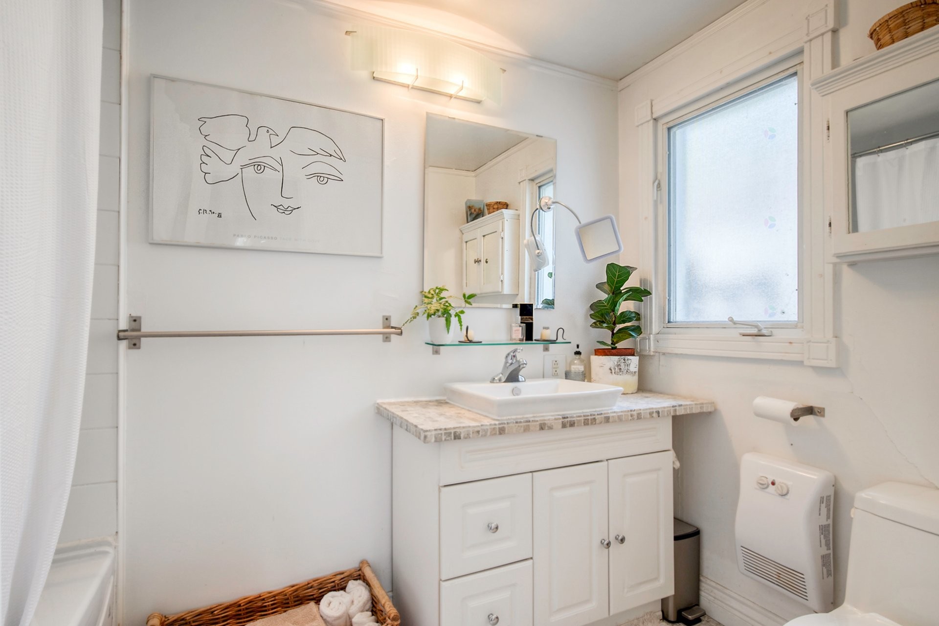 









385


Rue St-Pierre

,
Saint-Constant,




QC
J5A0M7

