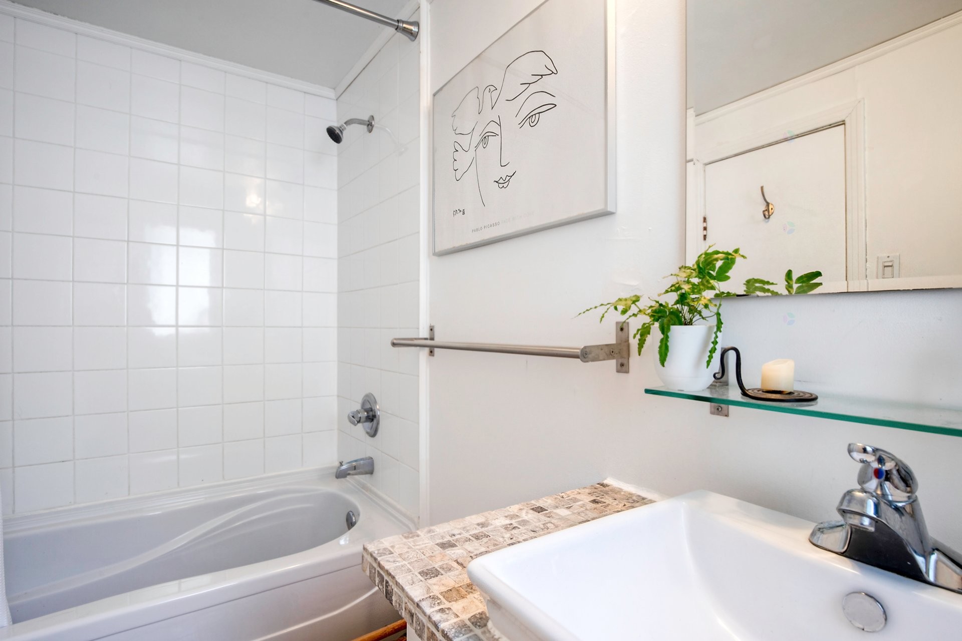 









385


Rue St-Pierre

,
Saint-Constant,




QC
J5A0M7

