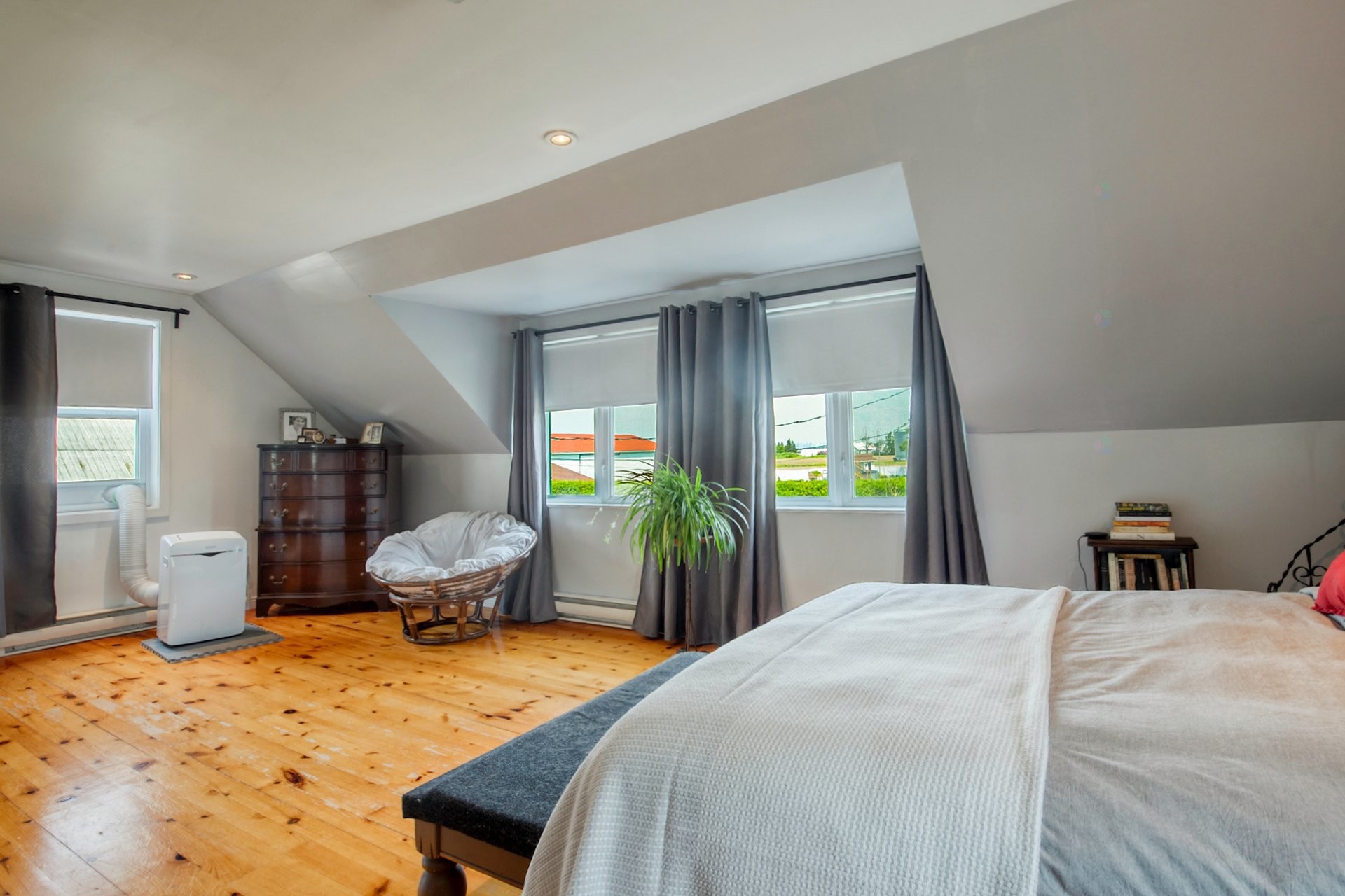 









385


Rue St-Pierre

,
Saint-Constant,




QC
J5A0M7

