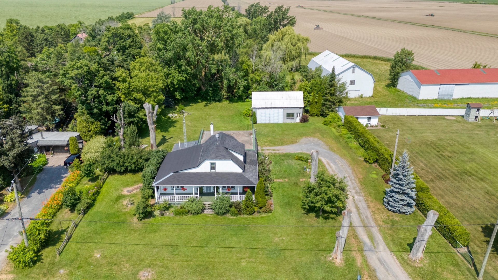 









385


Rue St-Pierre

,
Saint-Constant,




QC
J5A0M7

