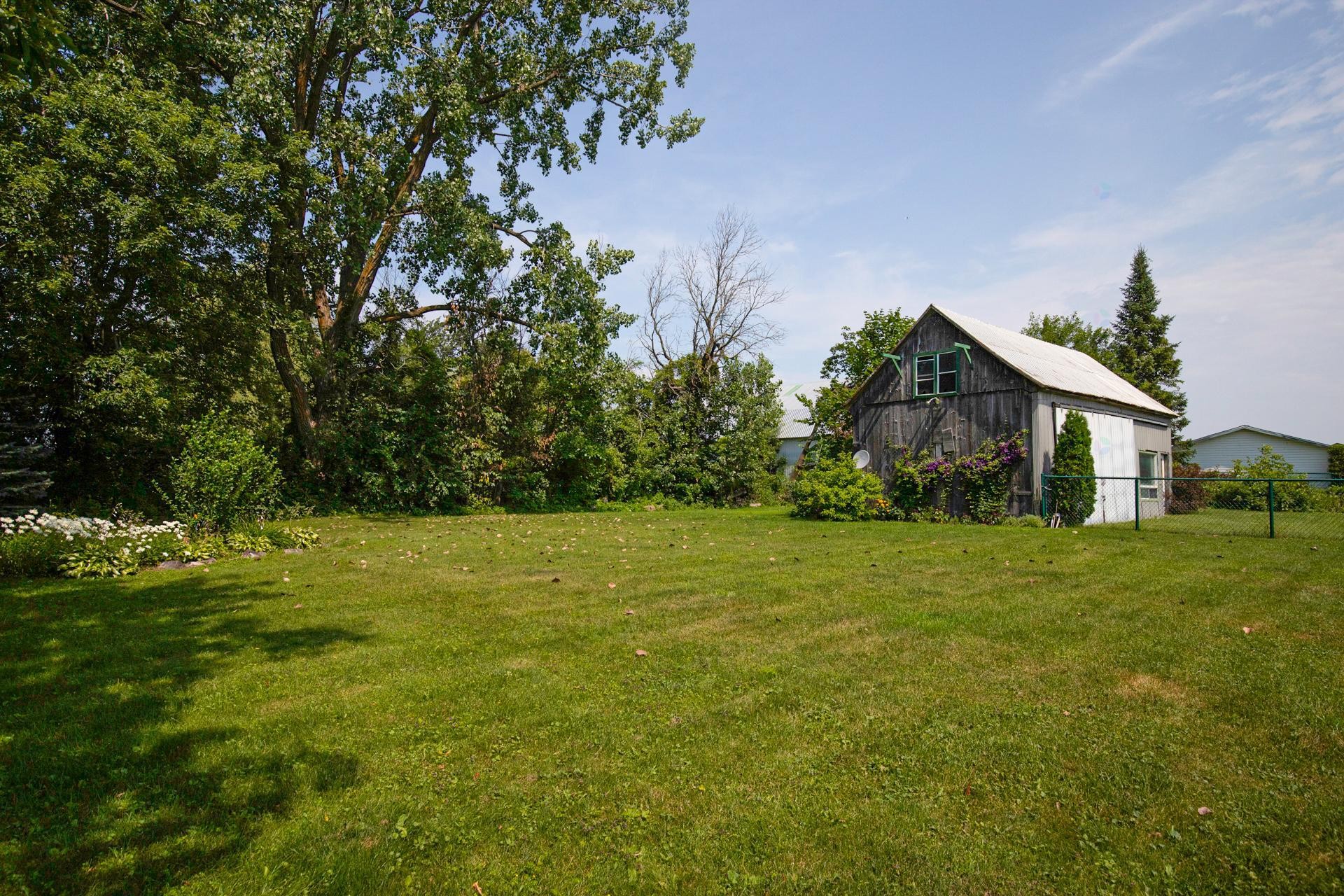 









385


Rue St-Pierre

,
Saint-Constant,




QC
J5A0M7

