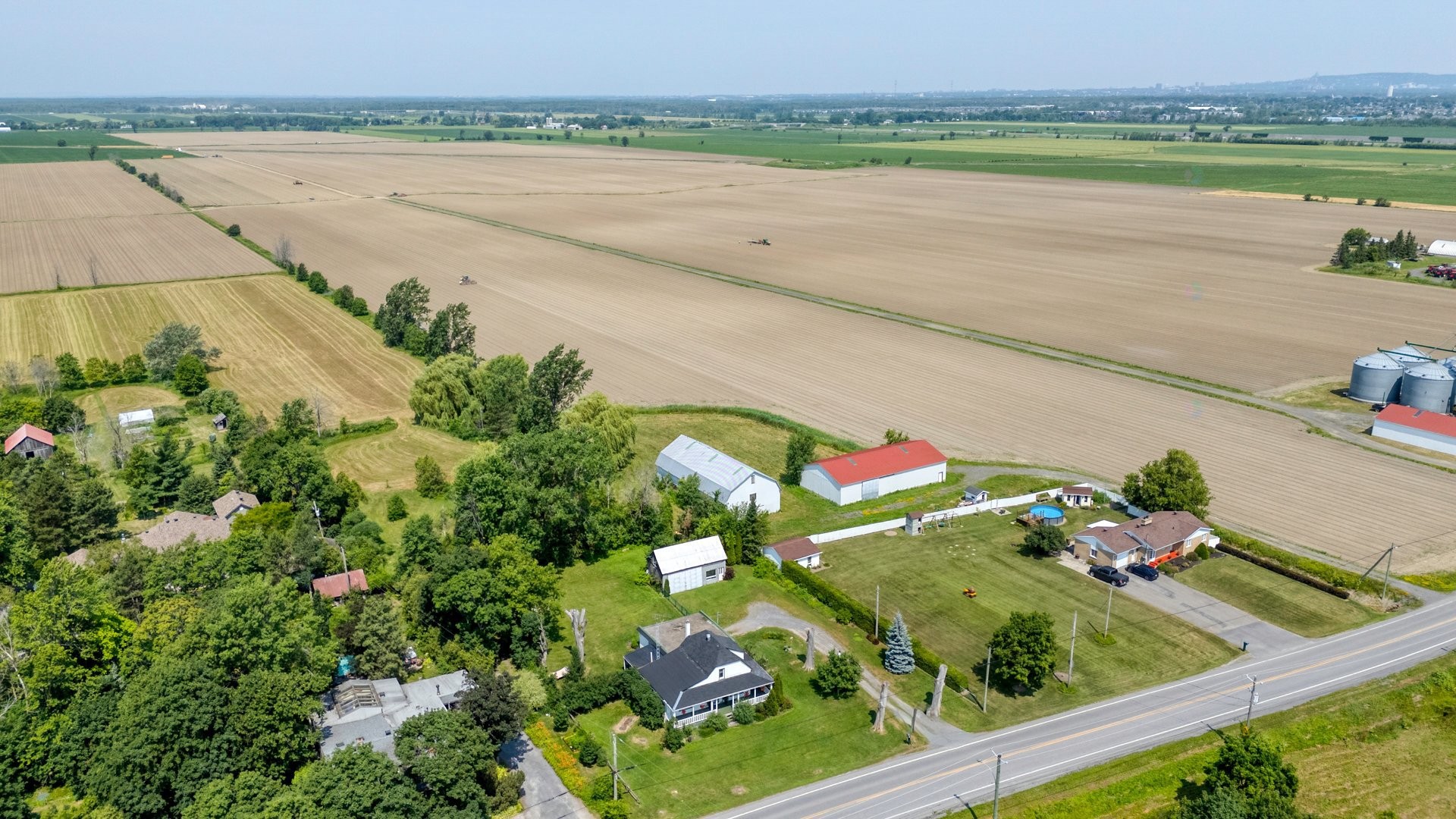 









385


Rue St-Pierre

,
Saint-Constant,




QC
J5A0M7

