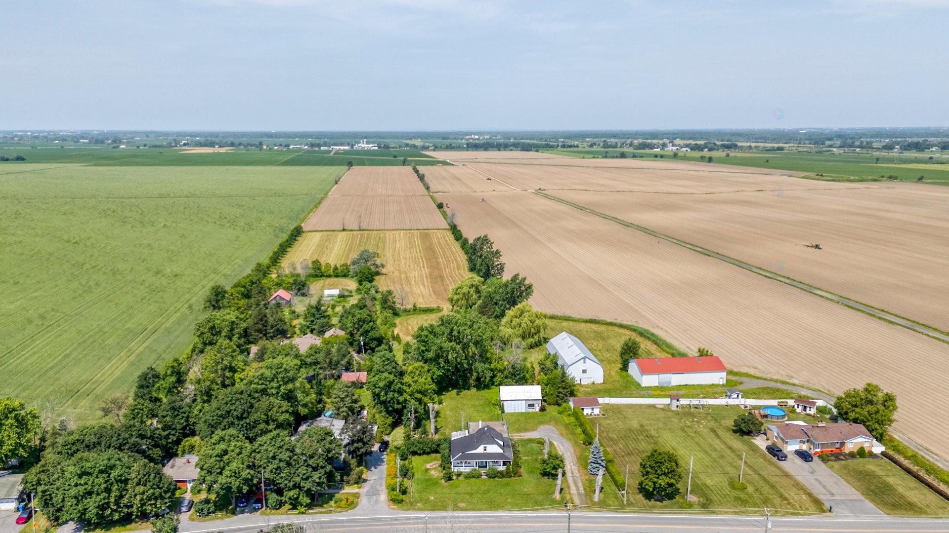 









385


Rue St-Pierre

,
Saint-Constant,




QC
J5A0M7


