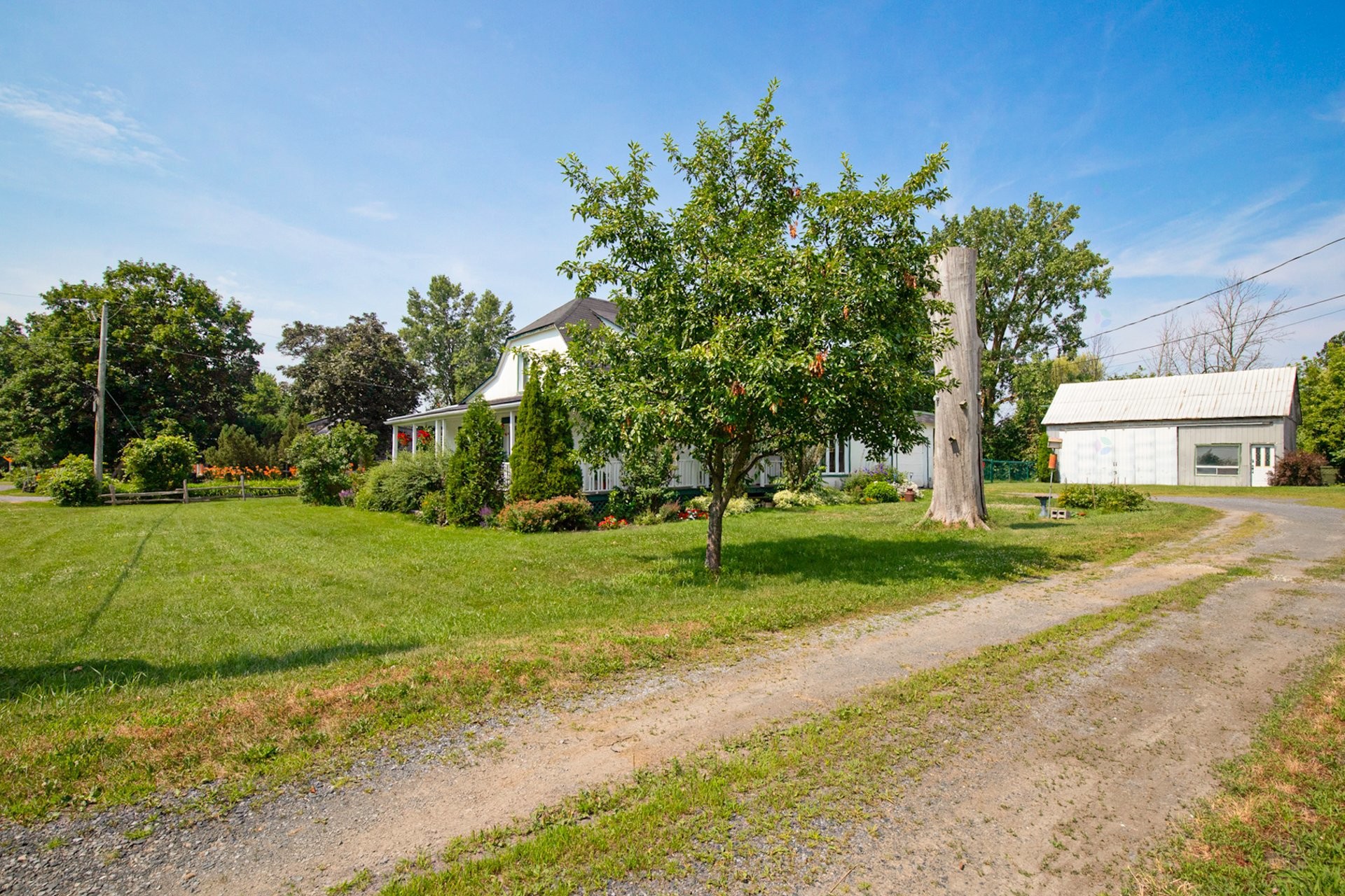 









385


Rue St-Pierre

,
Saint-Constant,




QC
J5A0M7

