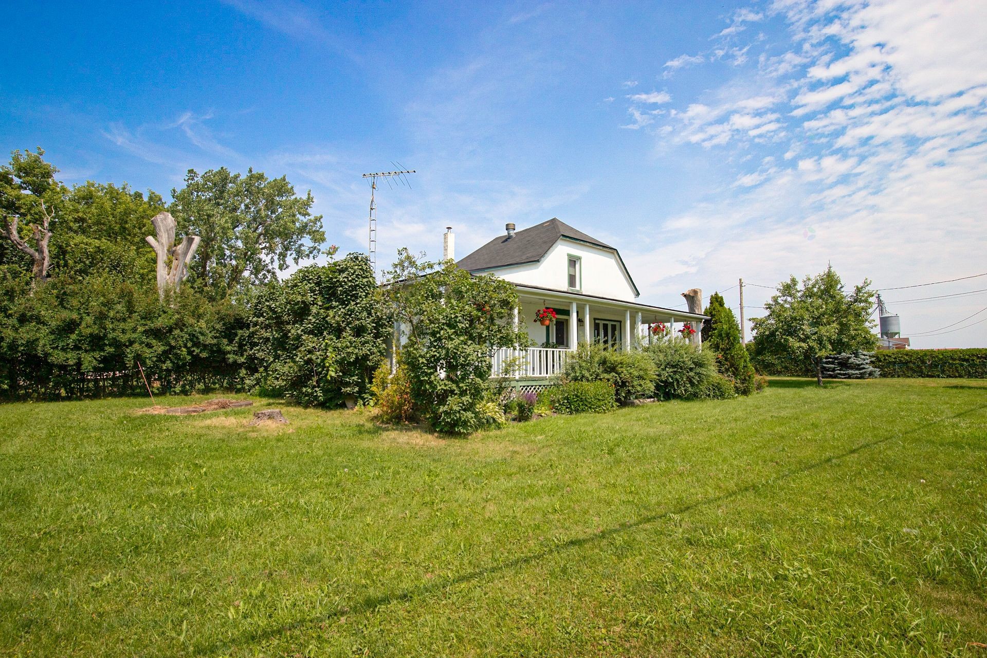 









385


Rue St-Pierre

,
Saint-Constant,




QC
J5A0M7

