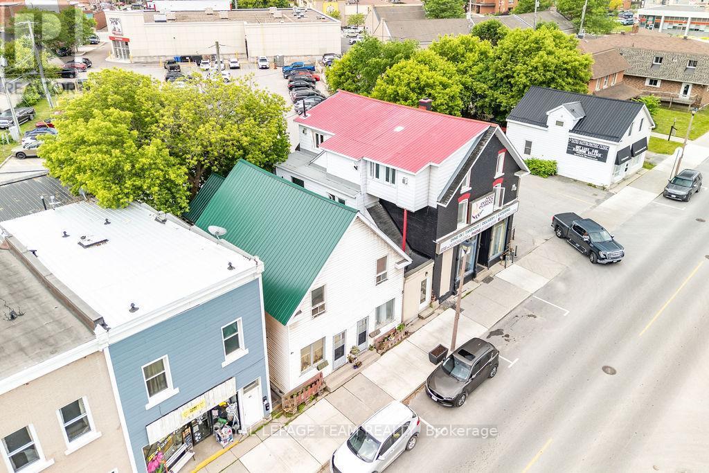 












56 MADAWASKA STREET

,
Arnprior,




Ontario
K7S1R9

