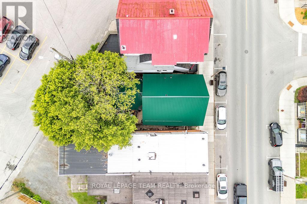 












56 MADAWASKA STREET

,
Arnprior,




Ontario
K7S1R9

