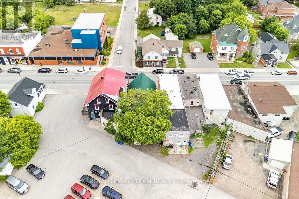 












56 MADAWASKA STREET

,
Arnprior,




Ontario
K7S1R9

