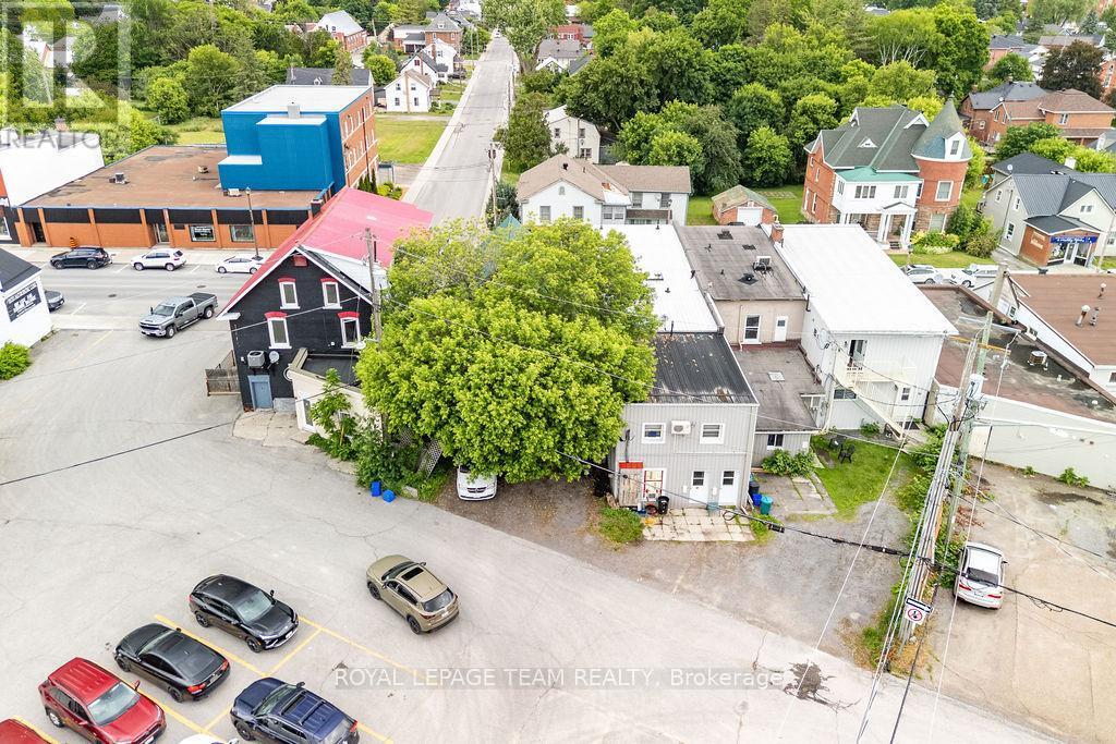 












56 MADAWASKA STREET

,
Arnprior,




Ontario
K7S1R9

