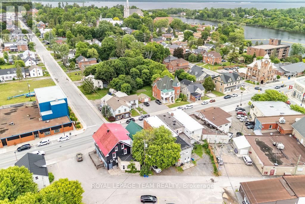 












56 MADAWASKA STREET

,
Arnprior,




Ontario
K7S1R9

