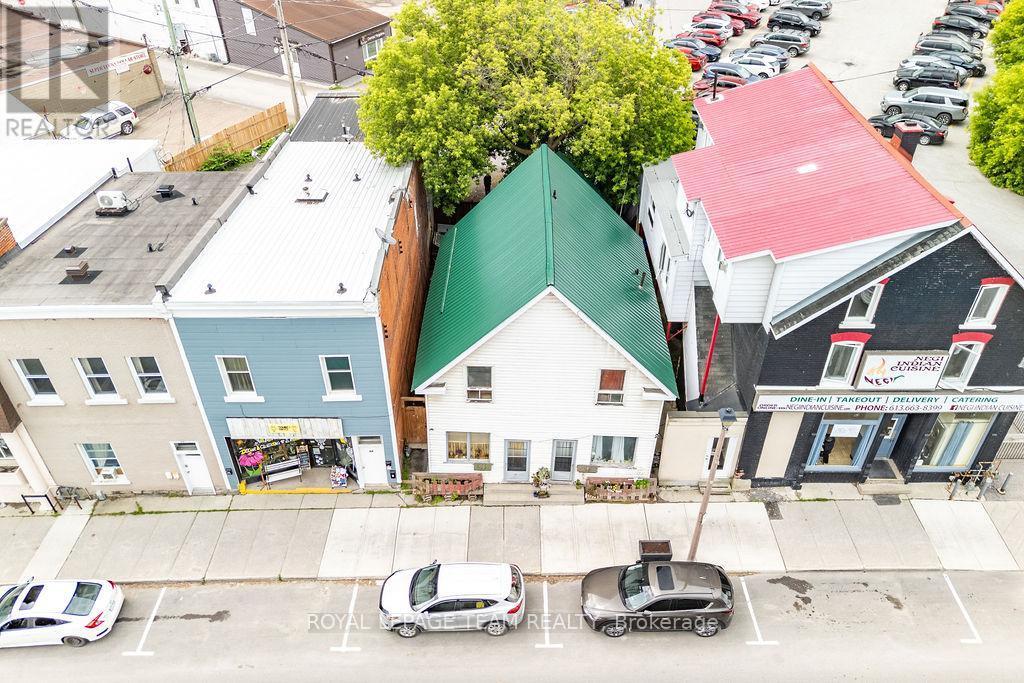 












56 MADAWASKA STREET

,
Arnprior,




Ontario
K7S1R9

