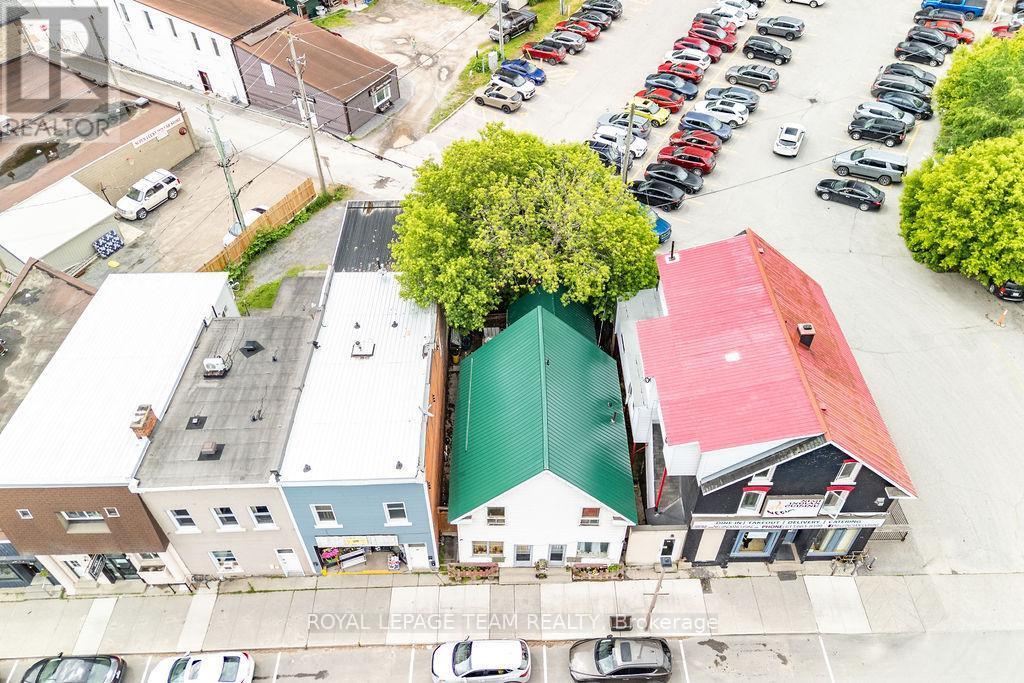 












56 MADAWASKA STREET

,
Arnprior,




Ontario
K7S1R9

