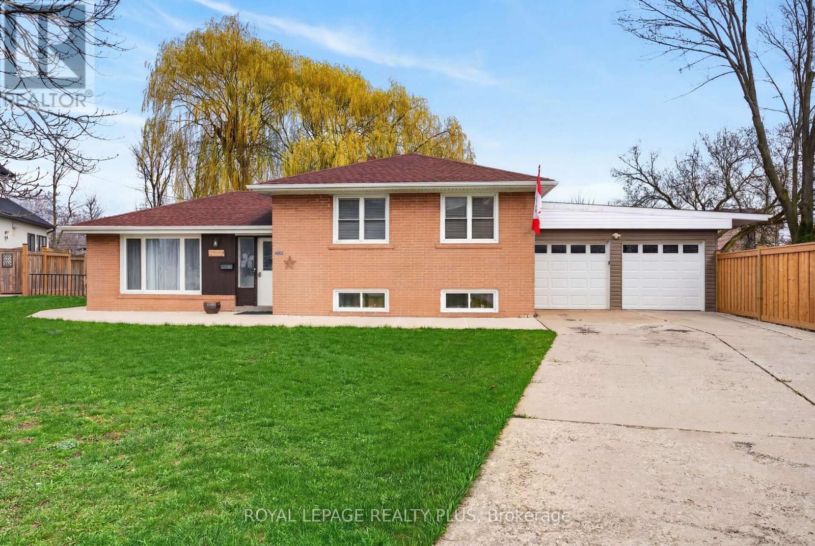 












1332 STANBURY ROAD

,
Oakville,




Ontario
L6L2J4

