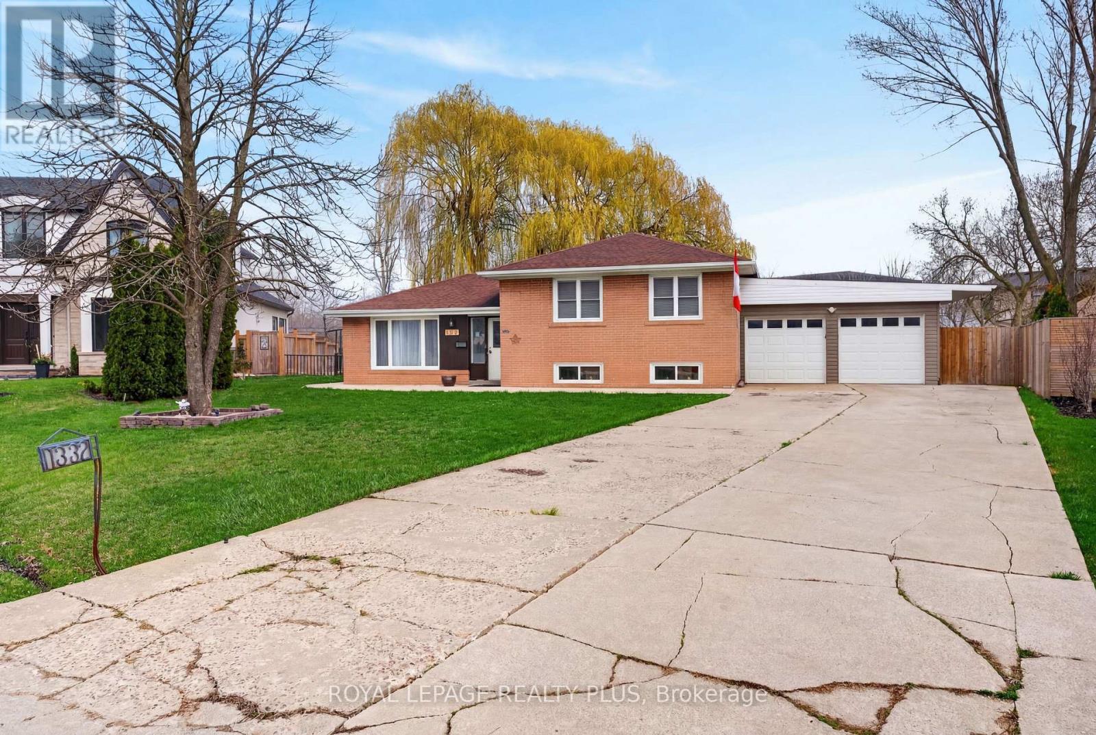 












1332 STANBURY ROAD

,
Oakville,




Ontario
L6L2J4

