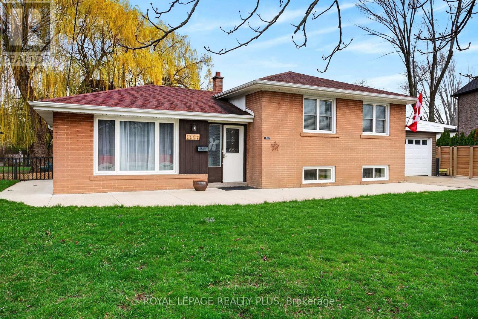 












1332 STANBURY ROAD

,
Oakville,




Ontario
L6L2J4

