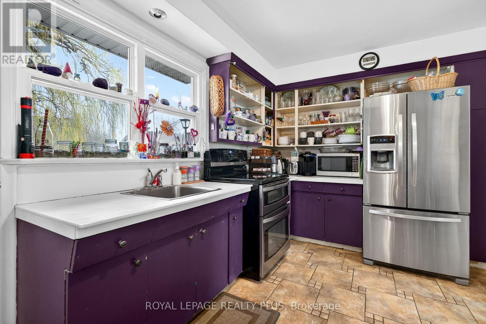 












1332 STANBURY ROAD

,
Oakville,




Ontario
L6L2J4

