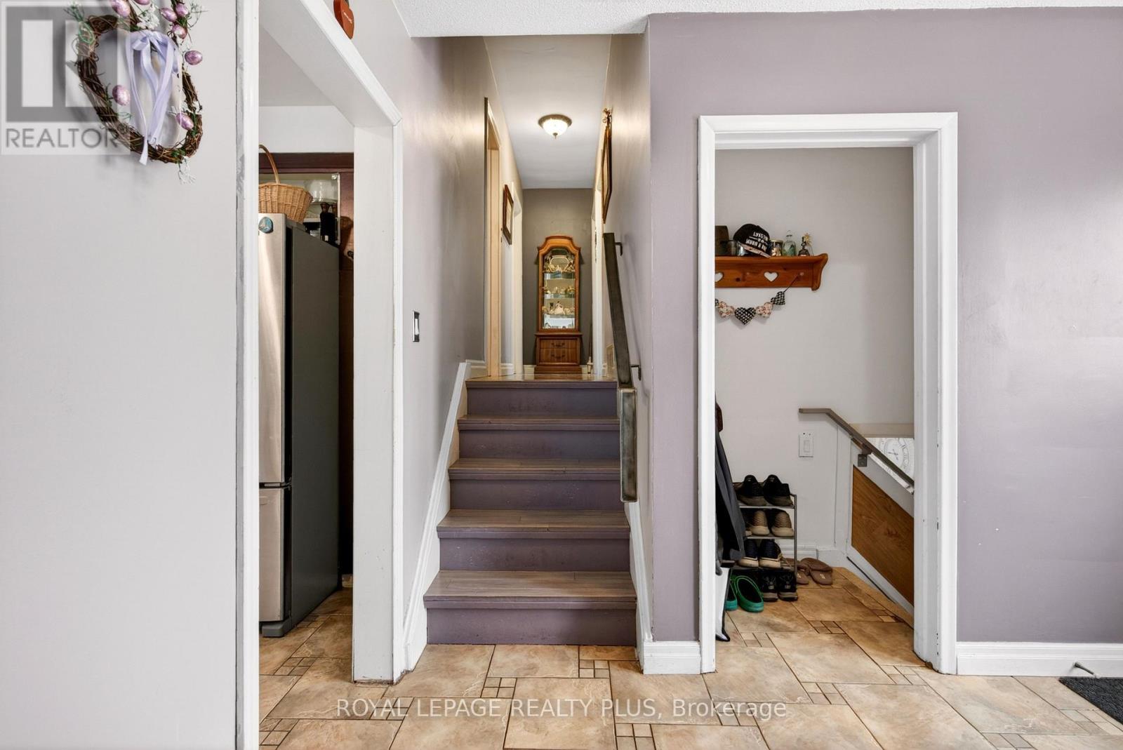 












1332 STANBURY ROAD

,
Oakville,




Ontario
L6L2J4

