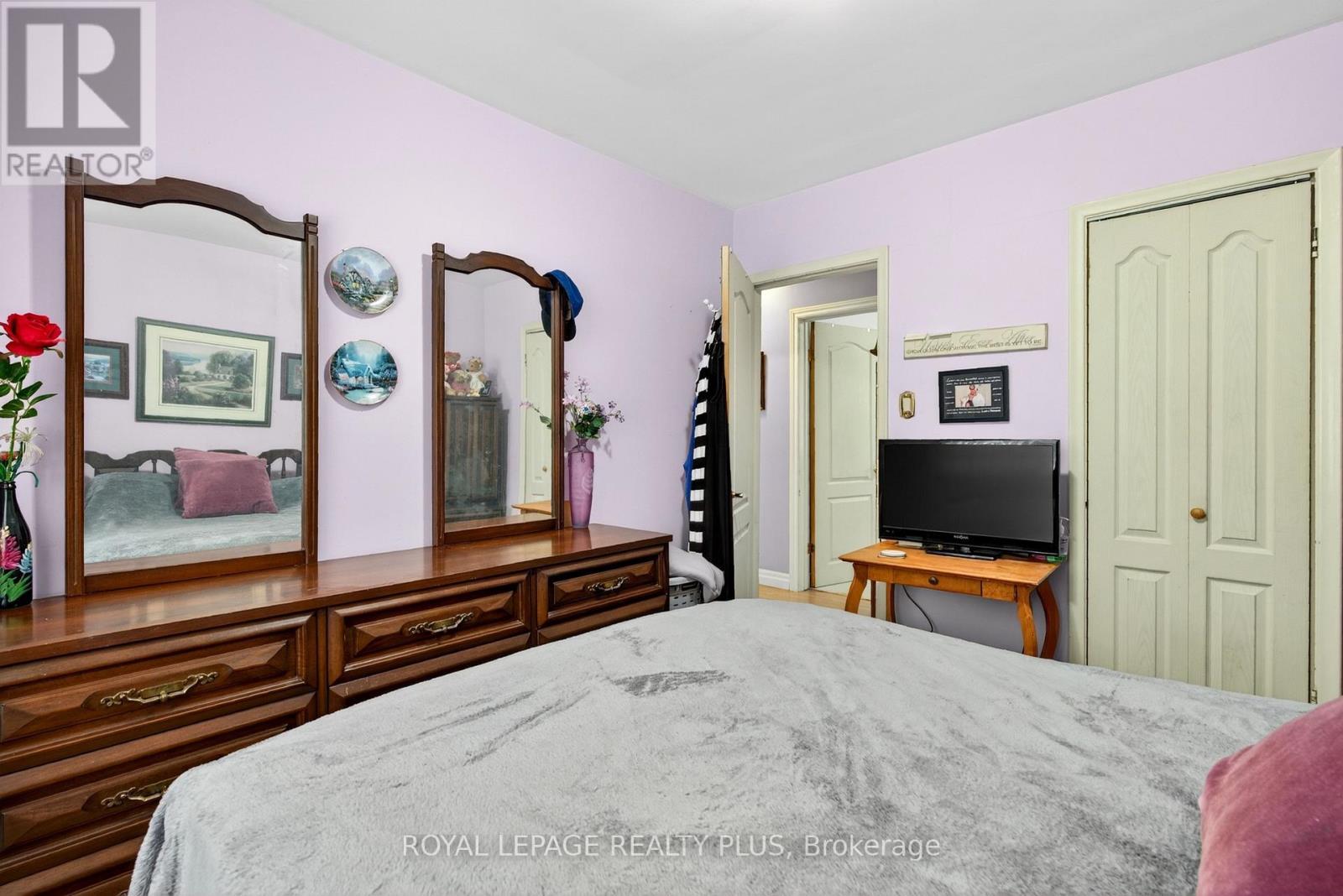 












1332 STANBURY ROAD

,
Oakville,




Ontario
L6L2J4

