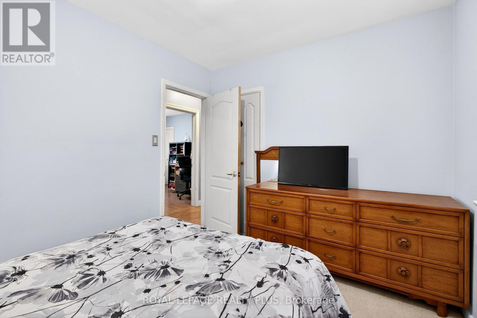 












1332 STANBURY ROAD

,
Oakville,




Ontario
L6L2J4

