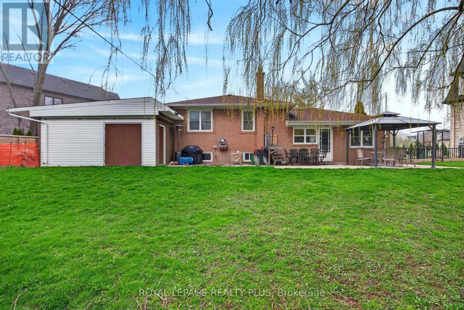 












1332 STANBURY ROAD

,
Oakville,




Ontario
L6L2J4

