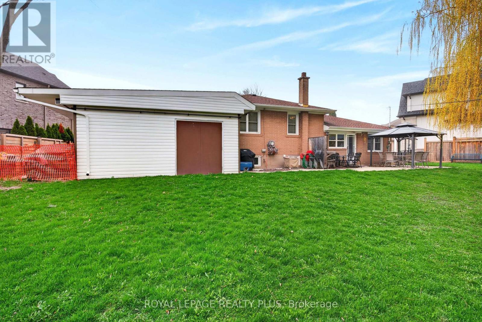 












1332 STANBURY ROAD

,
Oakville,




Ontario
L6L2J4


