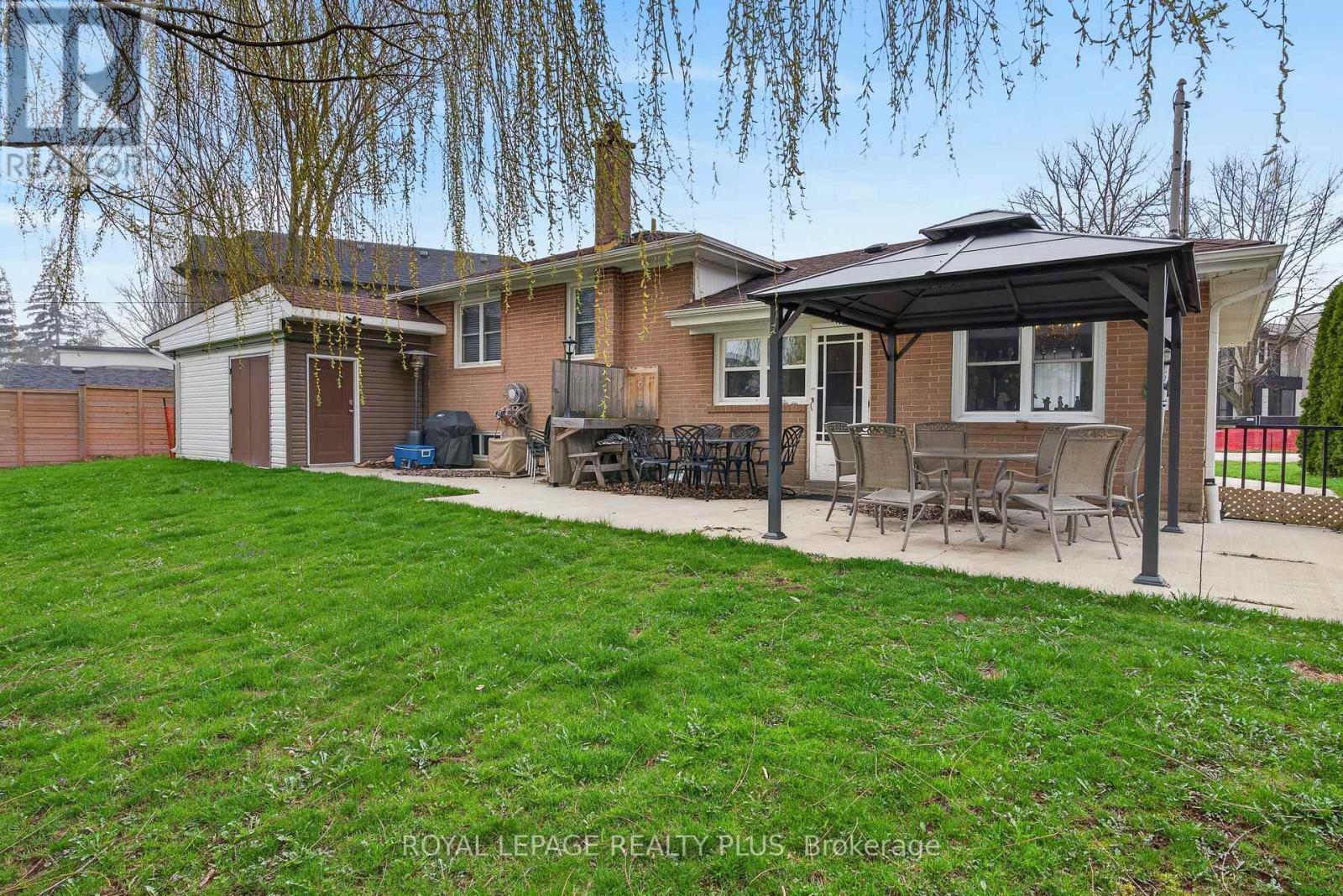 












1332 STANBURY ROAD

,
Oakville,




Ontario
L6L2J4

