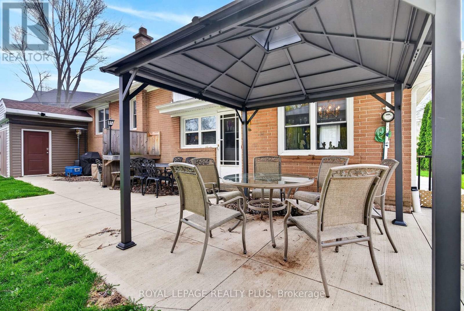 












1332 STANBURY ROAD

,
Oakville,




Ontario
L6L2J4

