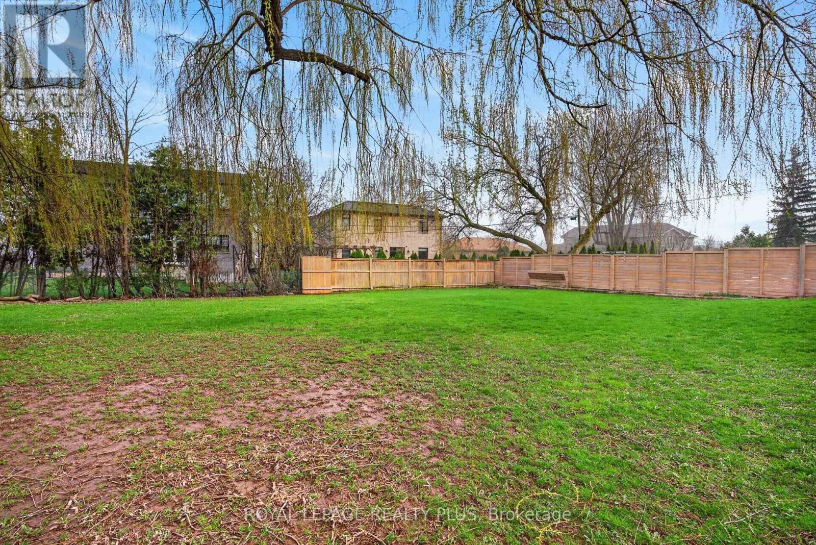 












1332 STANBURY ROAD

,
Oakville,




Ontario
L6L2J4

