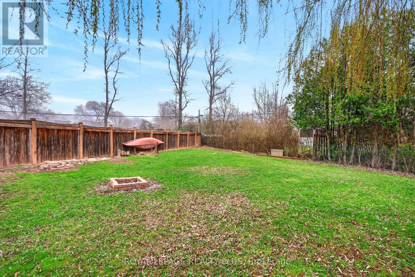 












1332 STANBURY ROAD

,
Oakville,




Ontario
L6L2J4

