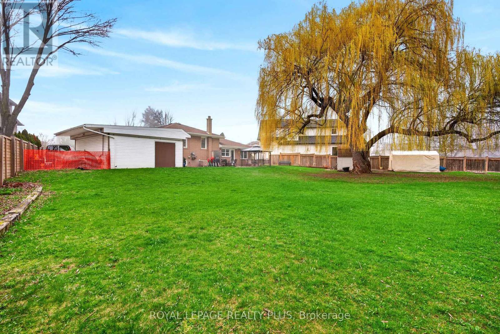 












1332 STANBURY ROAD

,
Oakville,




Ontario
L6L2J4

