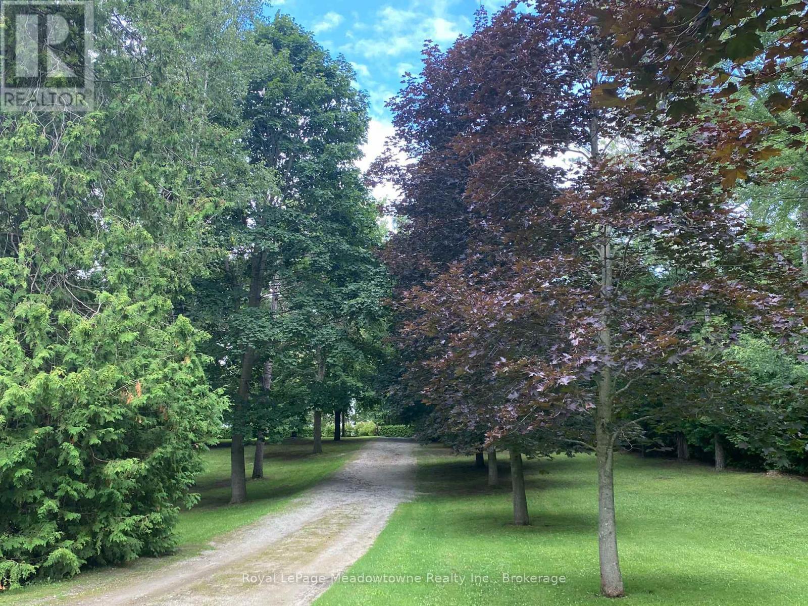 












12170 SIXTH LINE NASSAGAWEYA

,
Milton (NA Rural Nassagaweya),




Ontario
L7J2L7

