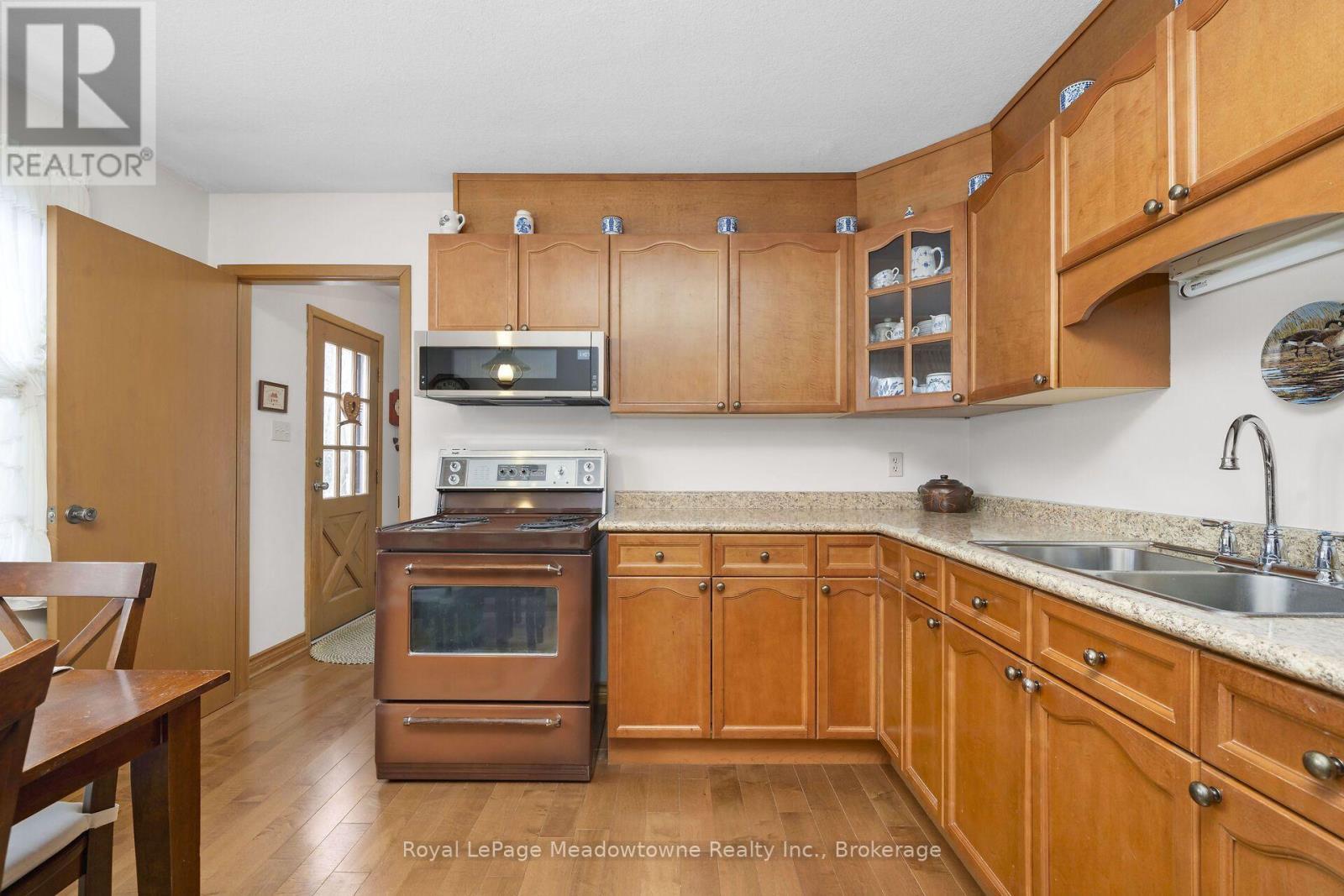 












12170 SIXTH LINE NASSAGAWEYA

,
Milton (NA Rural Nassagaweya),




Ontario
L7J2L7

