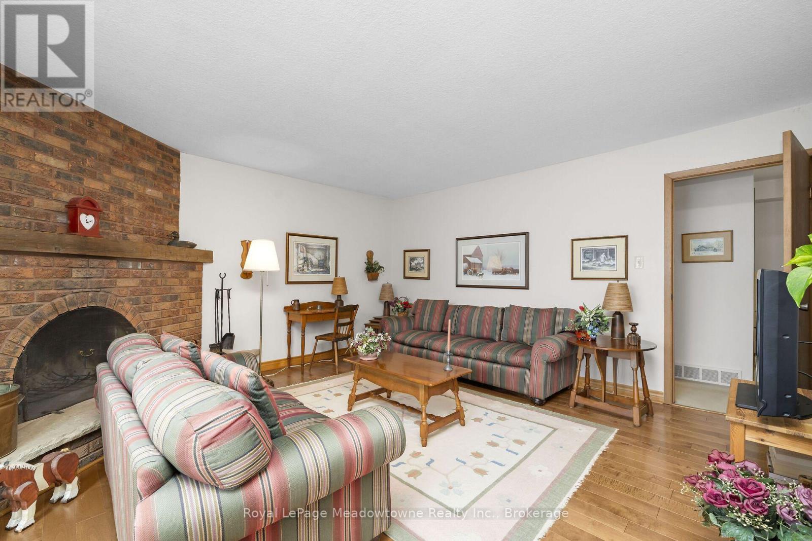 












12170 SIXTH LINE NASSAGAWEYA

,
Milton (NA Rural Nassagaweya),




Ontario
L7J2L7


