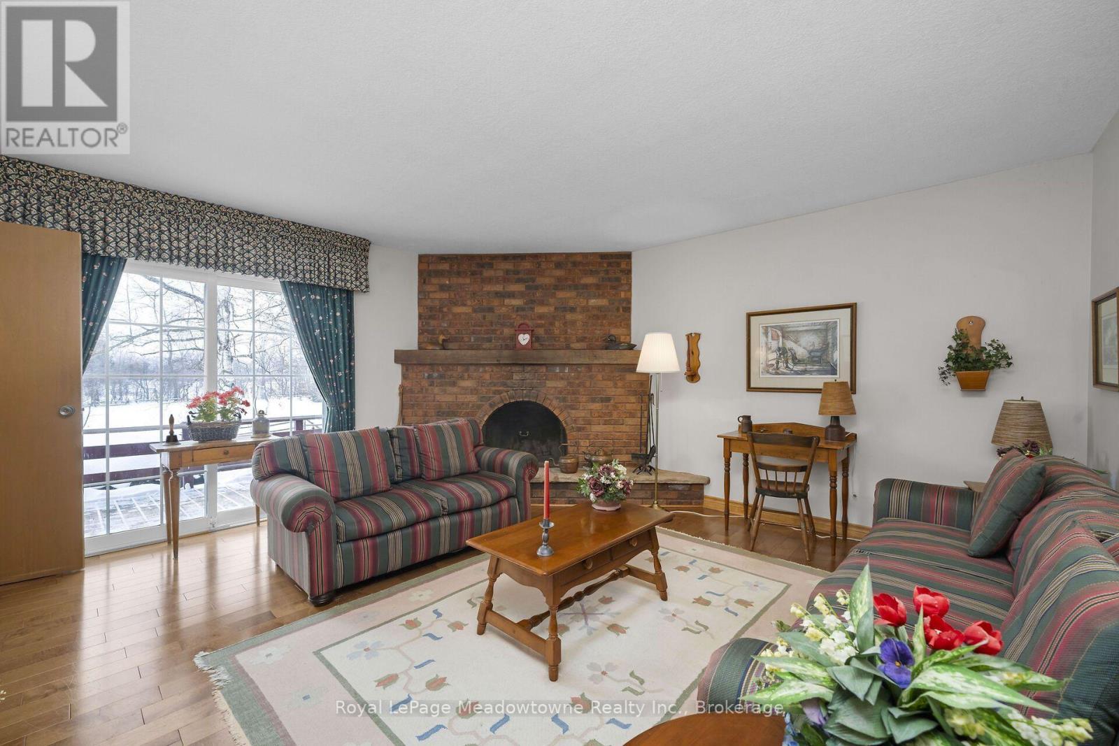 












12170 SIXTH LINE NASSAGAWEYA

,
Milton (NA Rural Nassagaweya),




Ontario
L7J2L7


