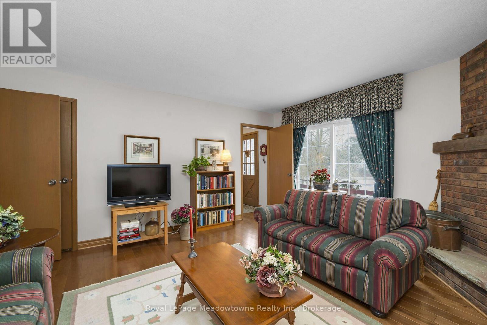 












12170 SIXTH LINE NASSAGAWEYA

,
Milton (NA Rural Nassagaweya),




Ontario
L7J2L7

