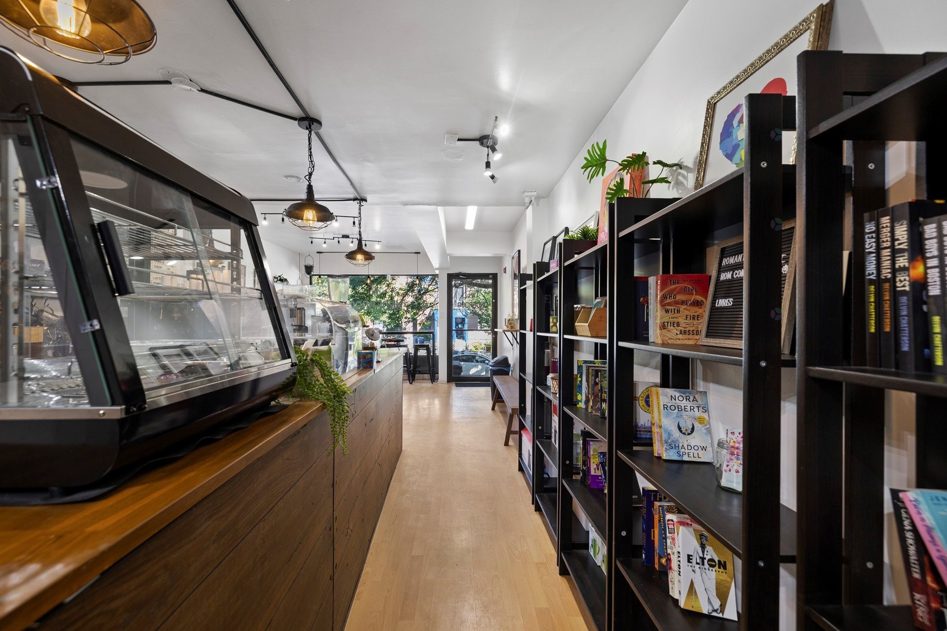 









5756


Av. de Monkland

,
Montréal (Côte-des-Neiges/Notre-Dame-de-Grâce),




QC
H4A1E9

