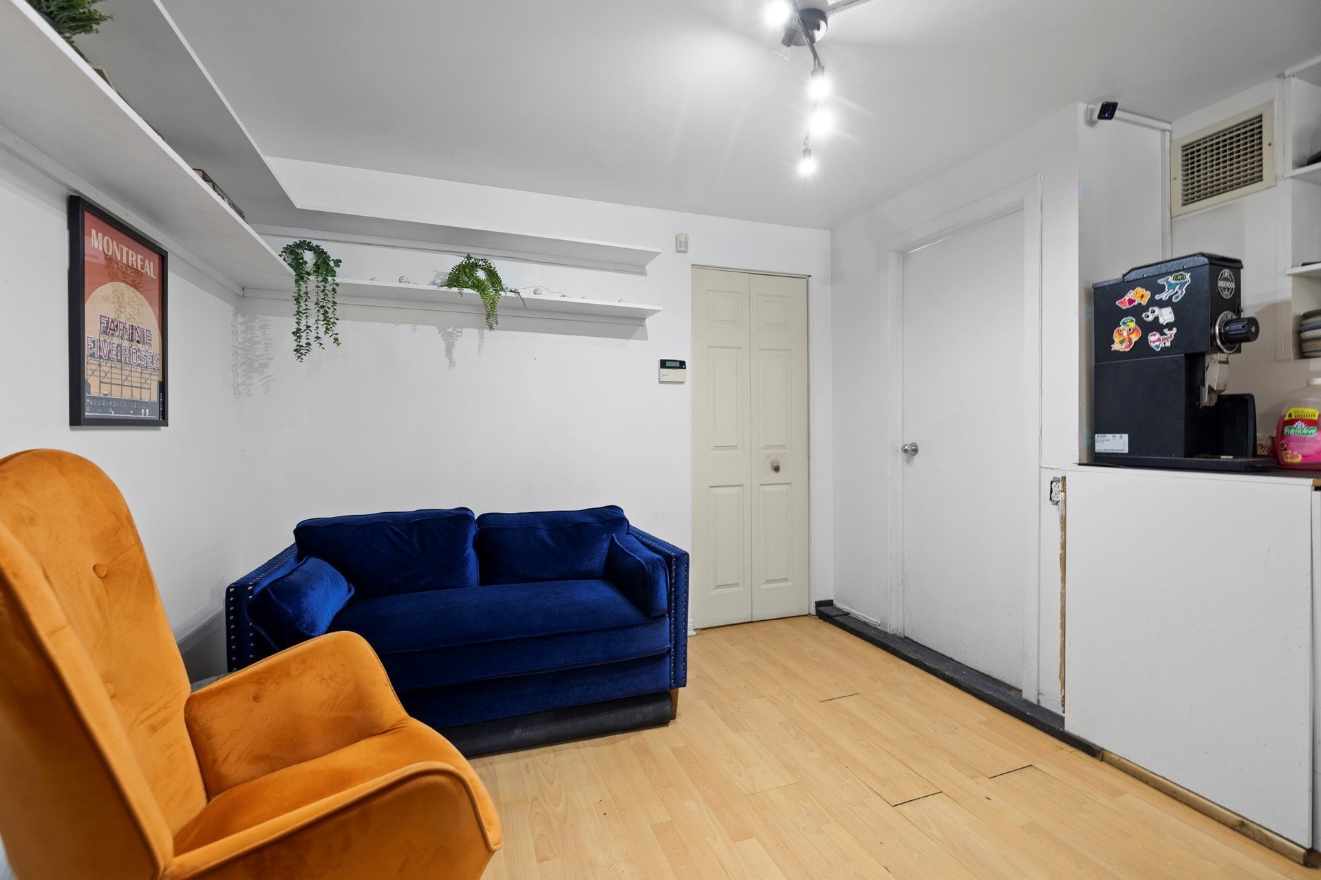 









5756


Av. de Monkland

,
Montréal (Côte-des-Neiges/Notre-Dame-de-Grâce),




QC
H4A1E9

