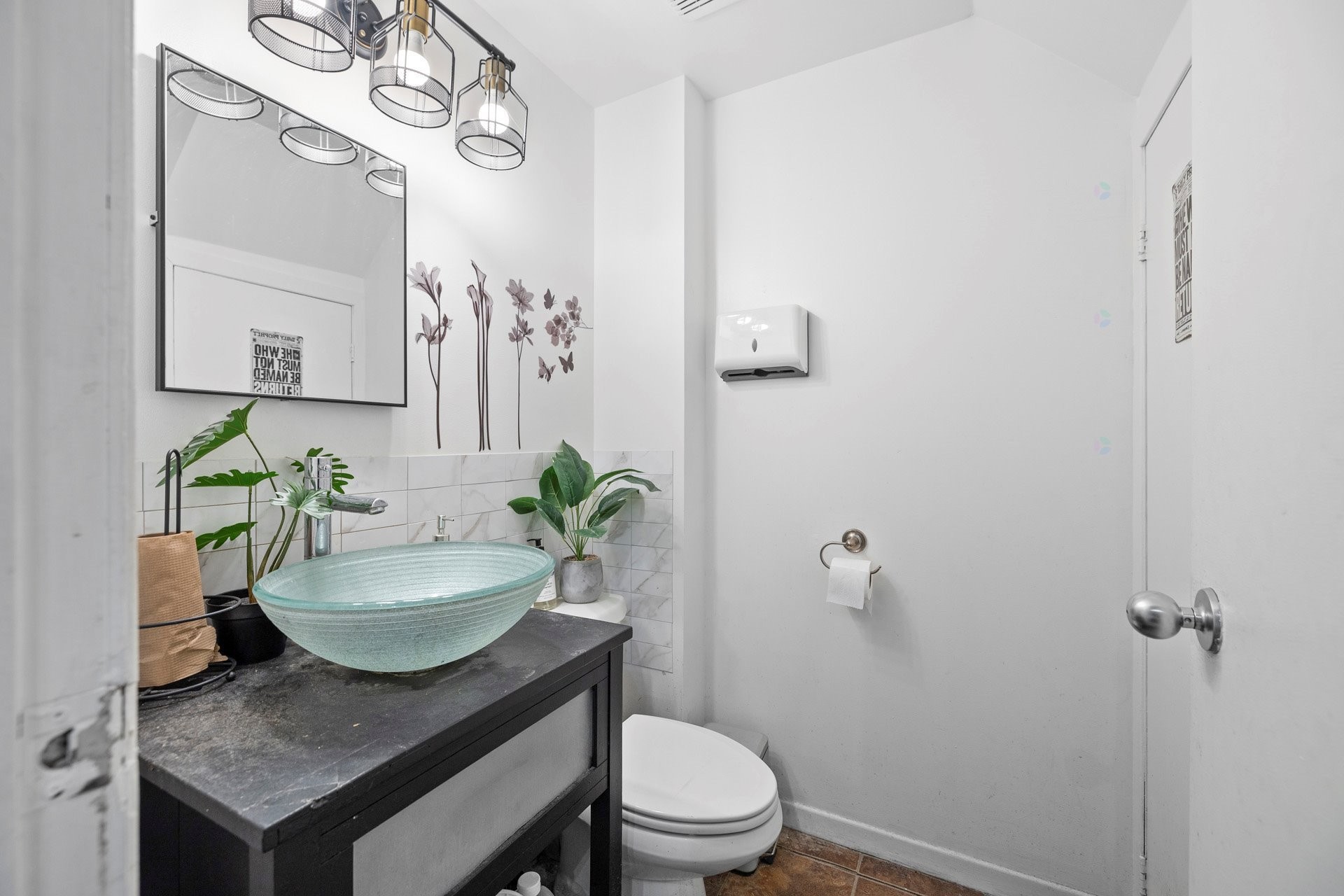 









5756


Av. de Monkland

,
Montréal (Côte-des-Neiges/Notre-Dame-de-Grâce),




QC
H4A1E9

