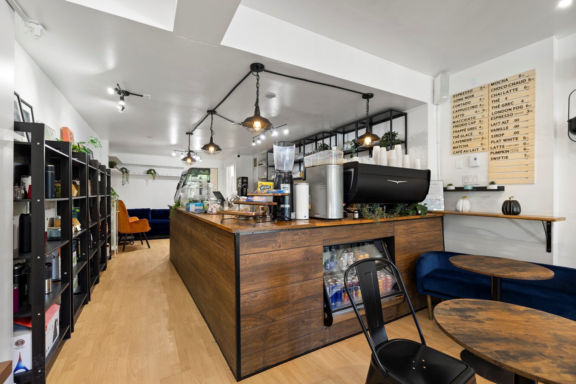 









5756


Av. de Monkland

,
Montréal (Côte-des-Neiges/Notre-Dame-de-Grâce),




QC
H4A1E9

