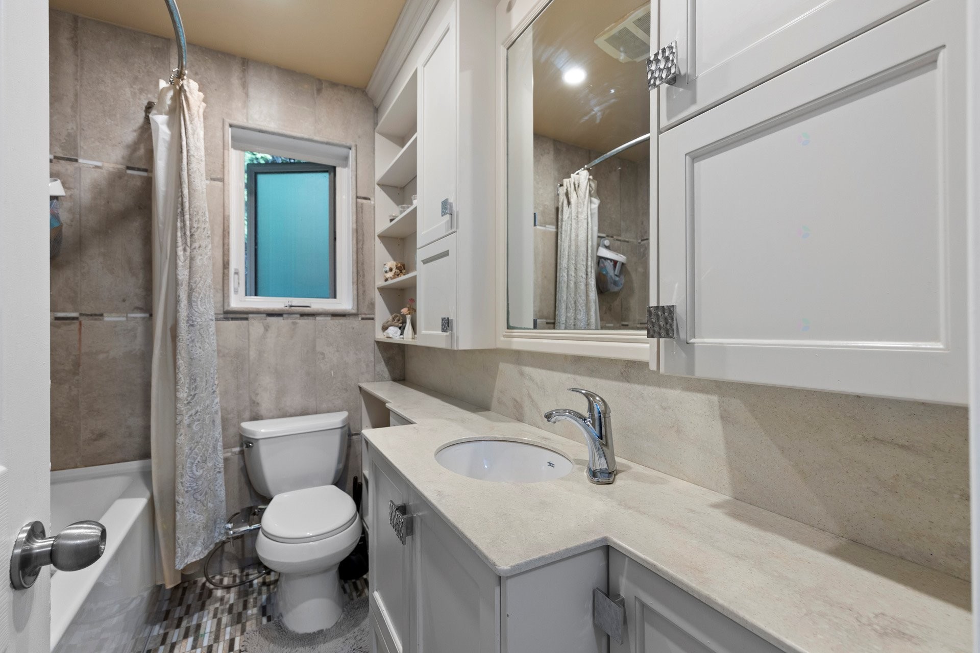 









8


Av. Clearview

,
Pointe-Claire,




QC
H9R3C5

