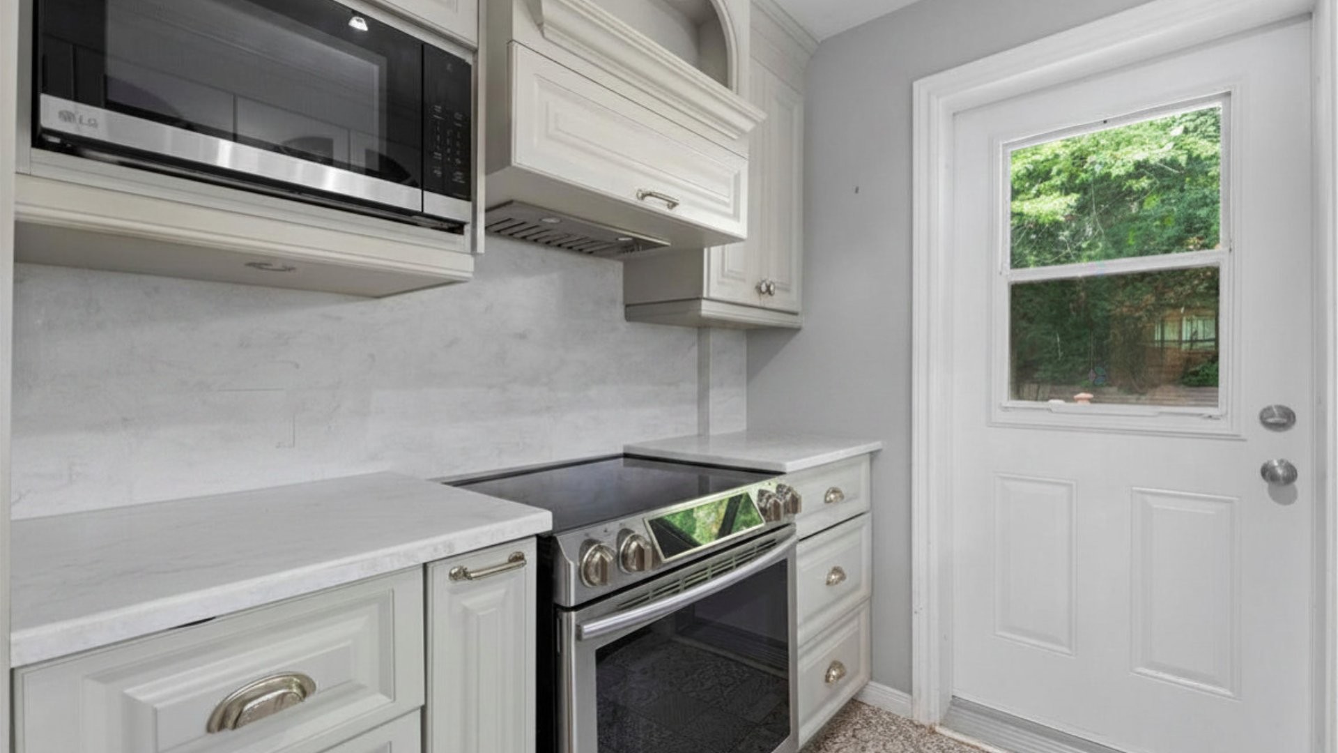 









8


Av. Clearview

,
Pointe-Claire,




QC
H9R3C5

