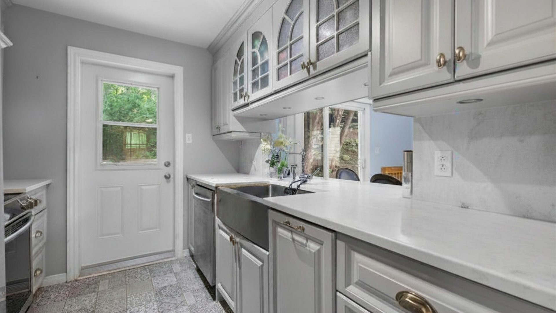 









8


Av. Clearview

,
Pointe-Claire,




QC
H9R3C5

