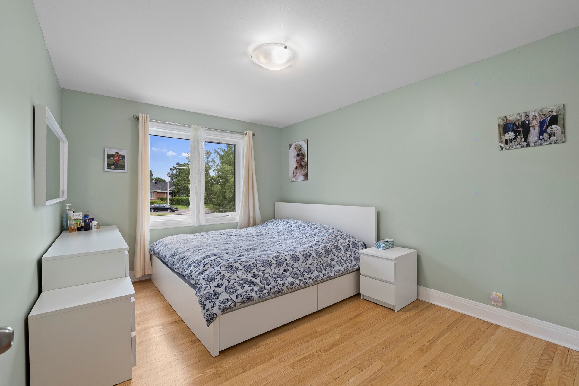 









8


Av. Clearview

,
Pointe-Claire,




QC
H9R3C5


