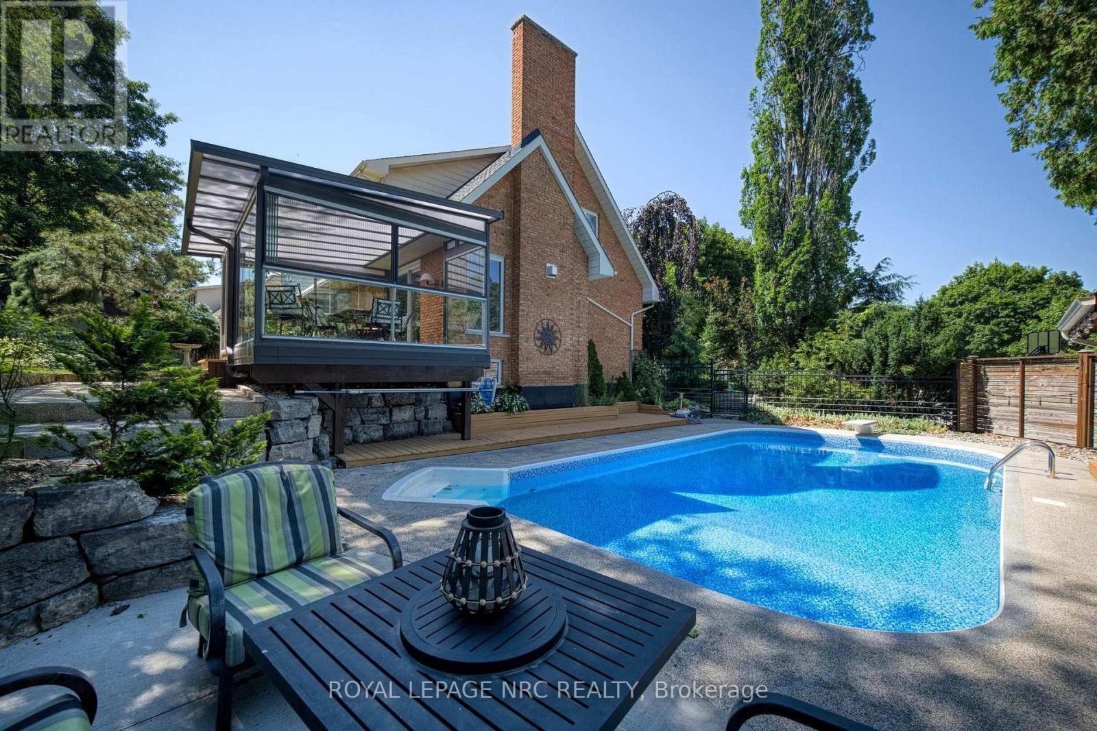 












15 PETRONELLA PARKWAY

,
Pelham (Fonthill),




Ontario
L0S1E0

